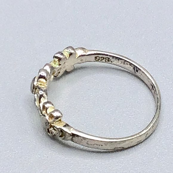 Petite Sterling Silver Flowers Ring Size 8.75 Triple Daisy Design Thin Band - Picture 10 of 12